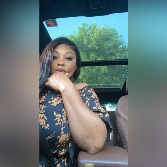 Off the shoulder bell sleeve romper - Picture 2 of 9